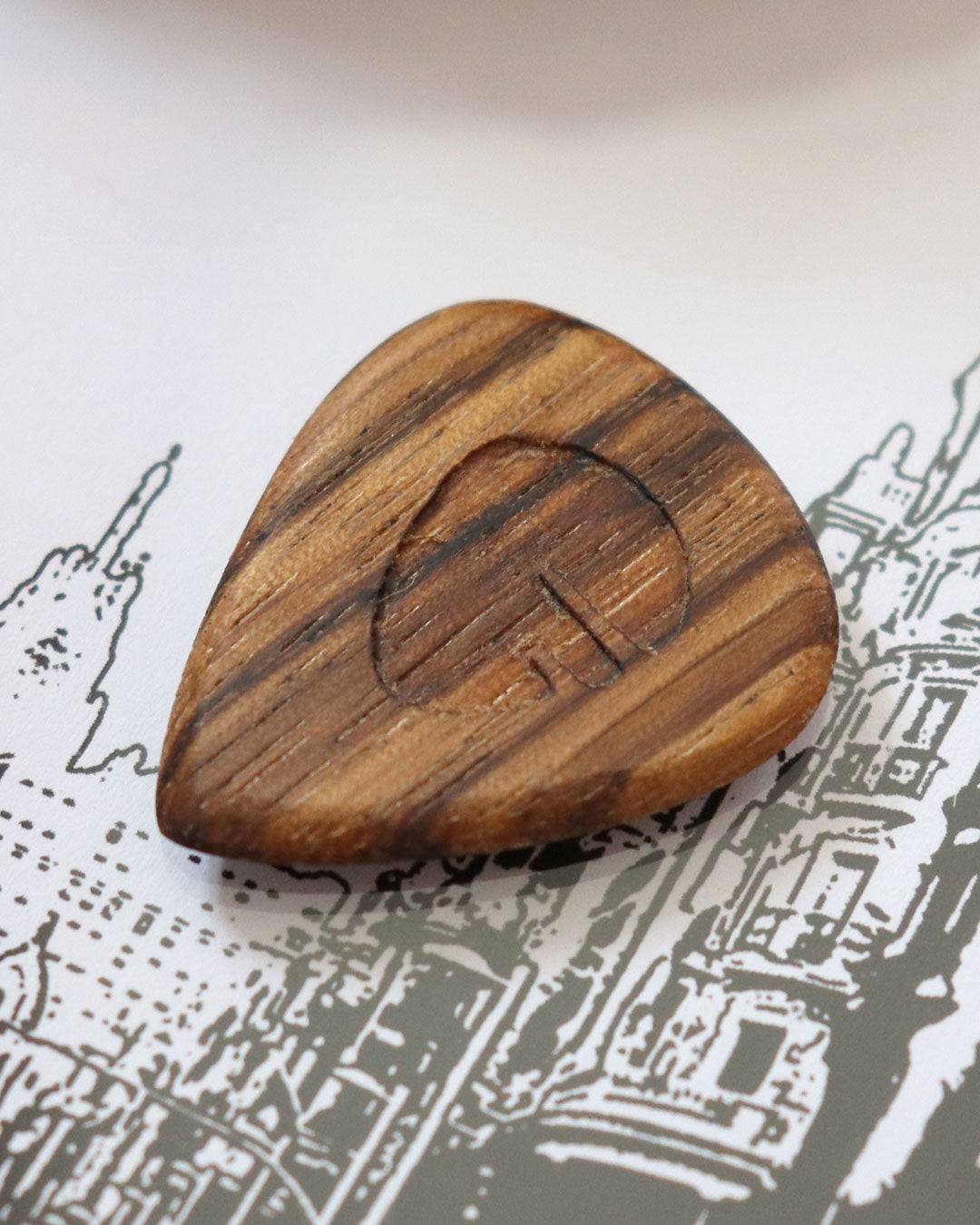 fretlook Zebra Wood Pick – Handmade Guitar Pick | Made in Italy