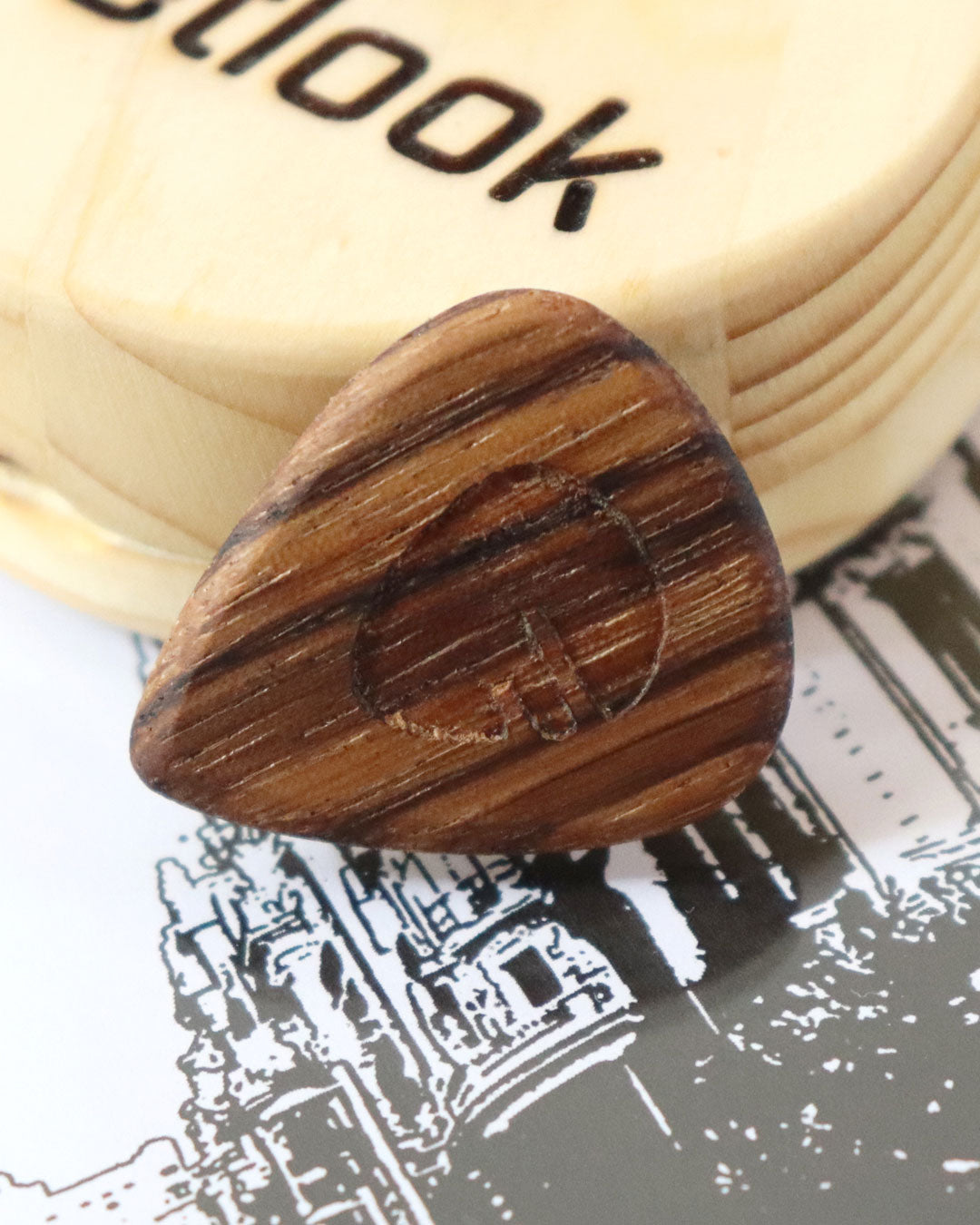 fretlook Zebra Wood Pick – Handmade Guitar Pick | Made in Italy