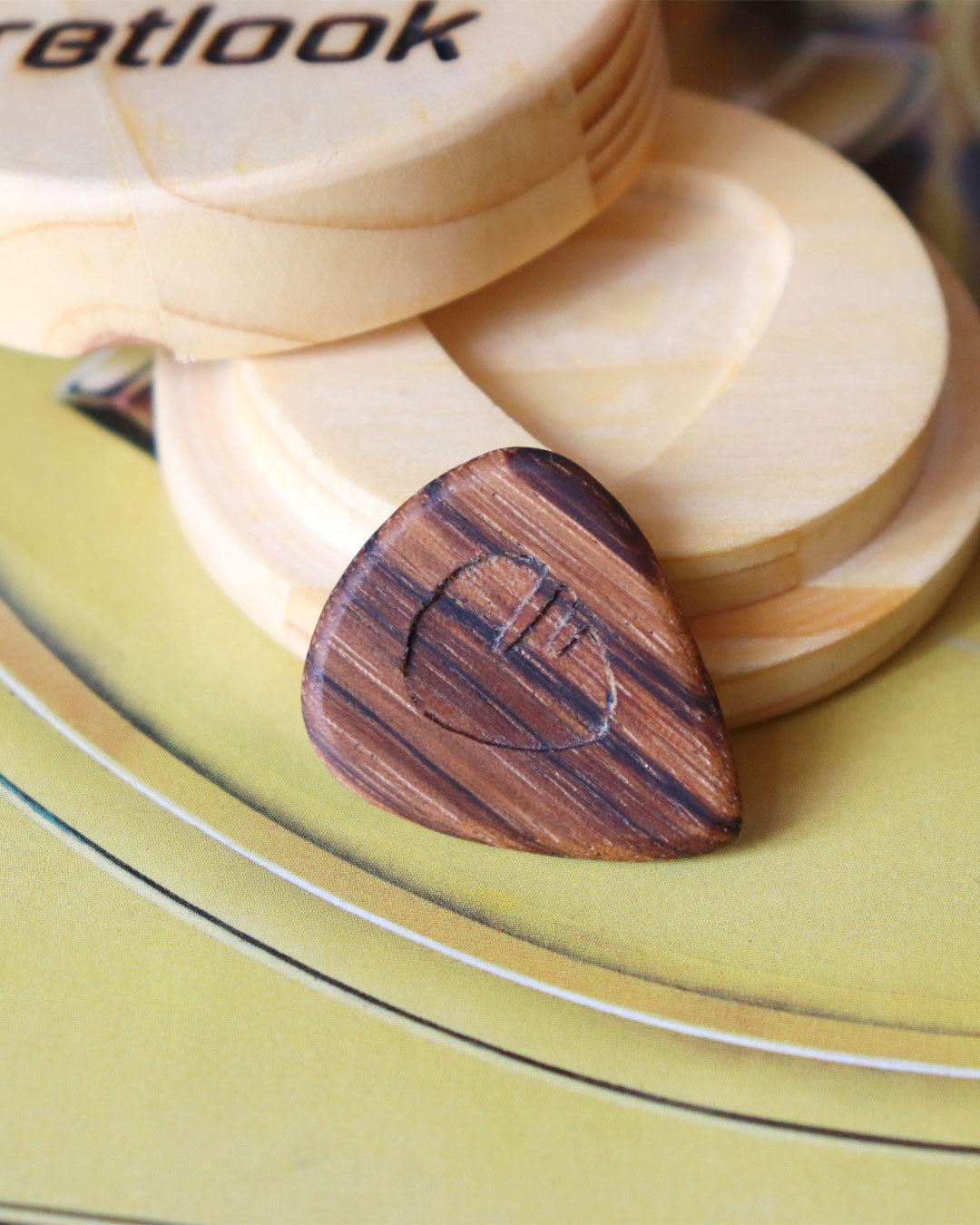 fretlook Zebra Wood Pick – Handmade Guitar Pick | Made in Italy