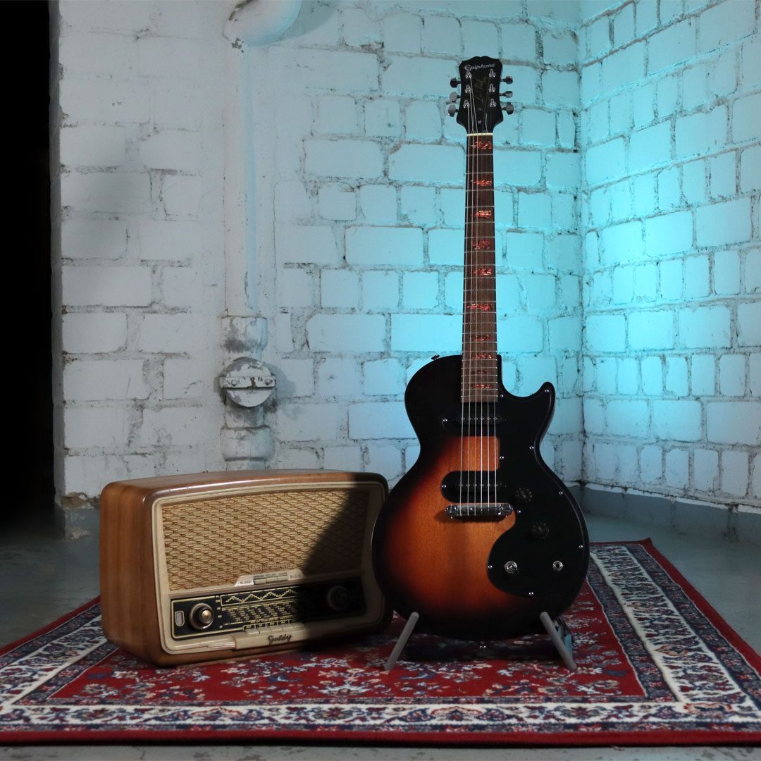 Scratches_Mighty_Red_Shop_1080x1080_01 Scratches_Mighty_Red_Shop_1080x1080_01