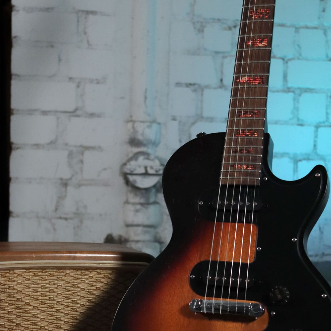 Scratches_Mighty_Red_Shop_1080x1080_02 Scratches_Mighty_Red_Shop_1080x1080_02