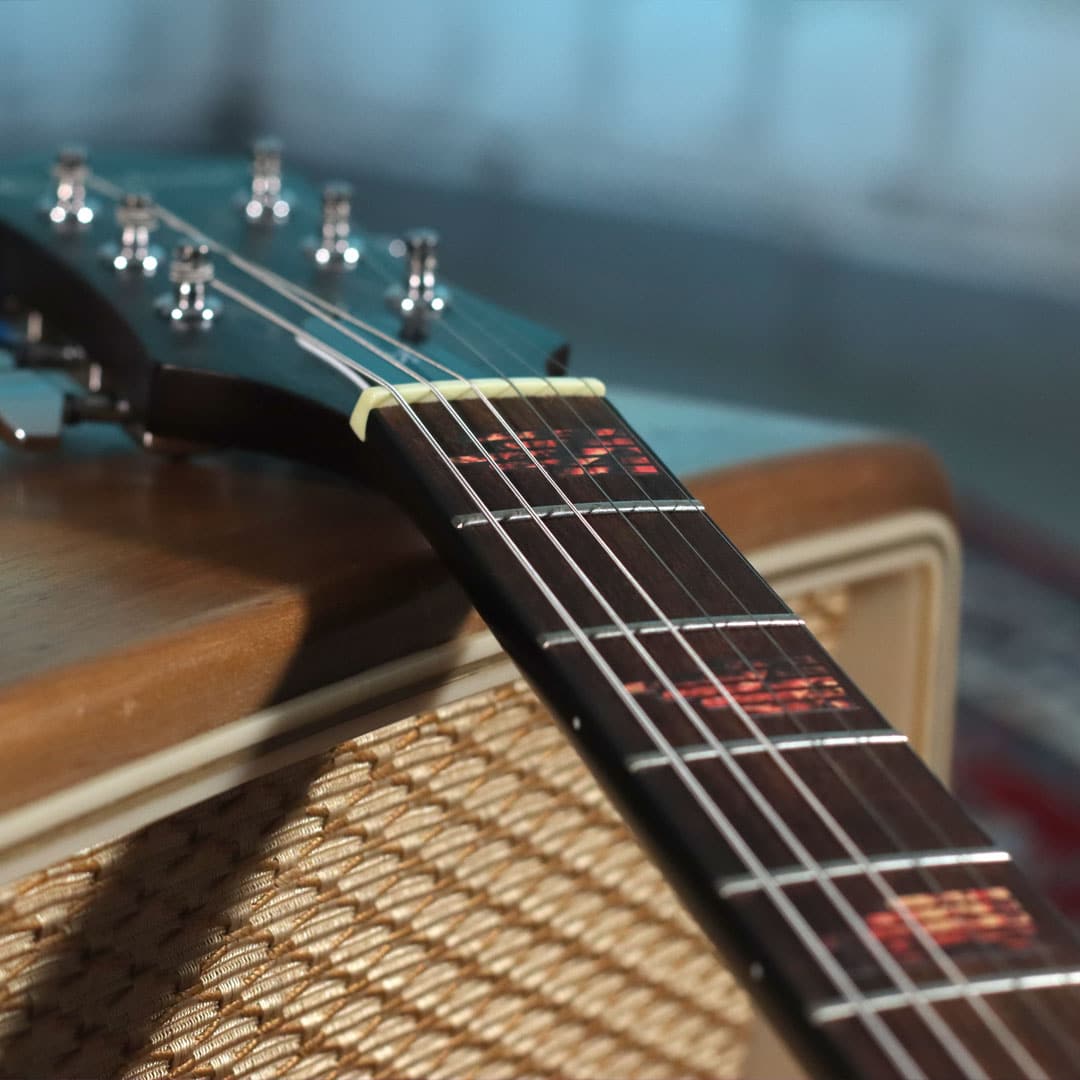 Scratches_Mighty_Red_Shop_1080x1080_03 Scratches_Mighty_Red_Shop_1080x1080_03