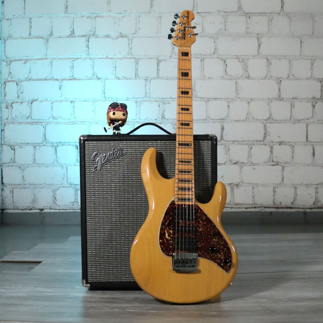 Trapezoid_Aged_Black_Shop_1080x1080_01