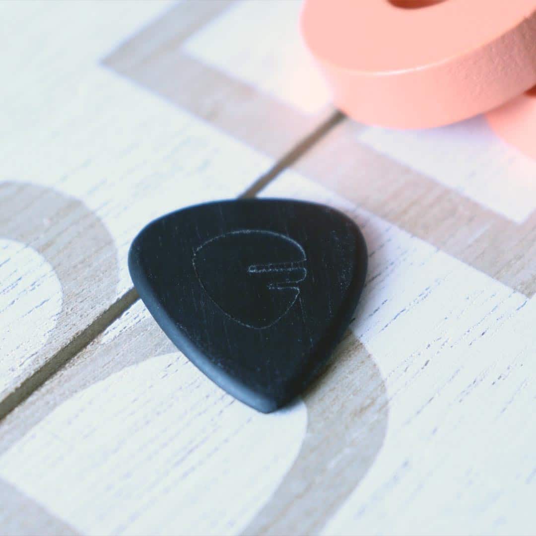 Ebony_Pick_Shop_1080x1080_02 Ebony_Pick_Shop_1080x1080_02