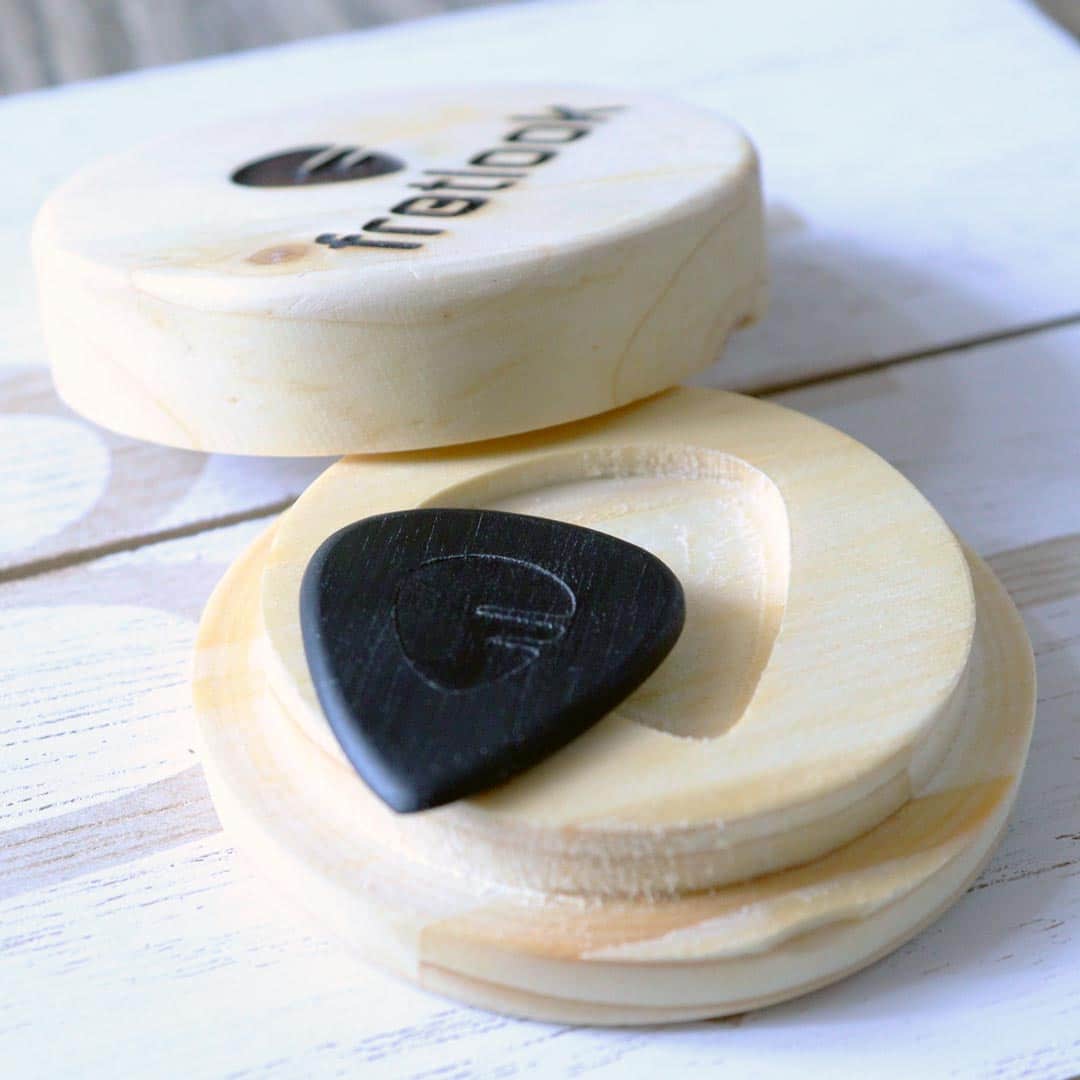 Ebony_Pick_Shop_1080x1080_04 Ebony_Pick_Shop_1080x1080_04